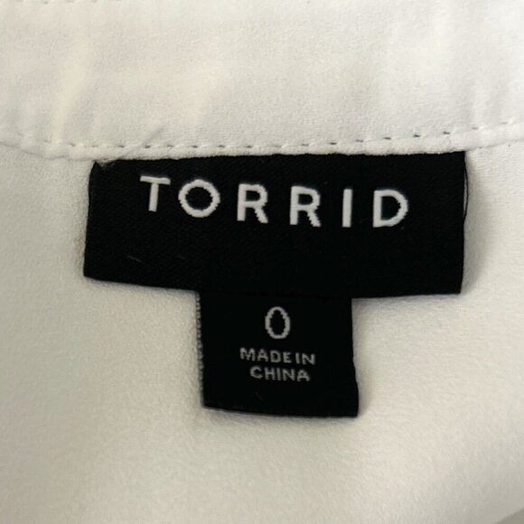 Torrid 0 SZ12 White Silky Button Front Tie Top Wardrobe Staple Minimalist Office - Picture 6 of 8